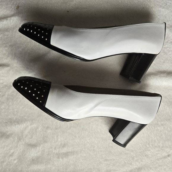 Stuart Weitzman Elegant Polka Dot Lime Green French Heel Women's Pumps 8 B - Picture 2 of 4